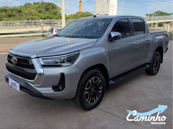 TOYOTA HILUX 2.8 D-4D TURBO DIESEL CD SRX 4X4 AUTOMÁTICO